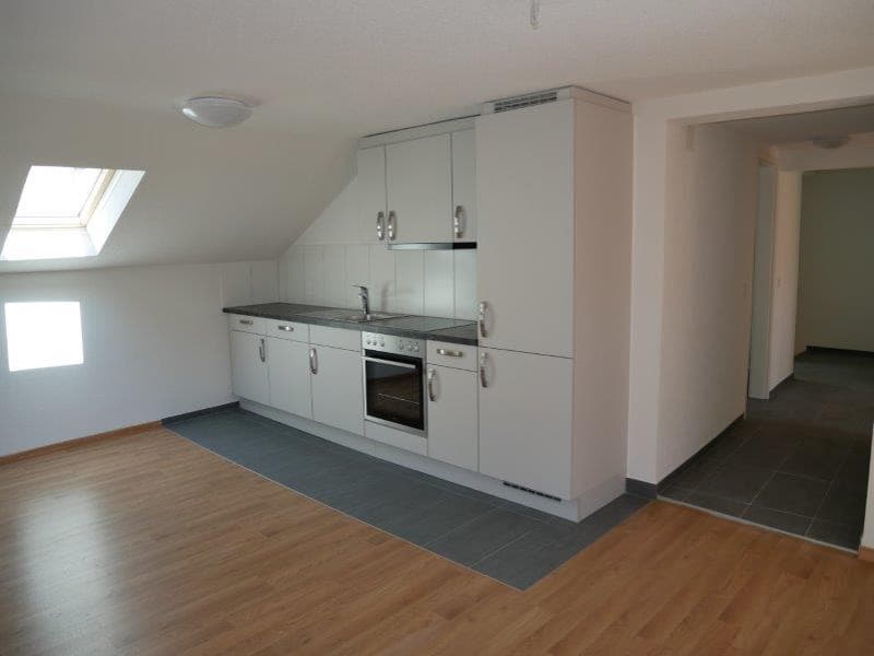 Geräumige renovierte 4.5-Zimmerwohnung mit eigenem Waschturm (2)