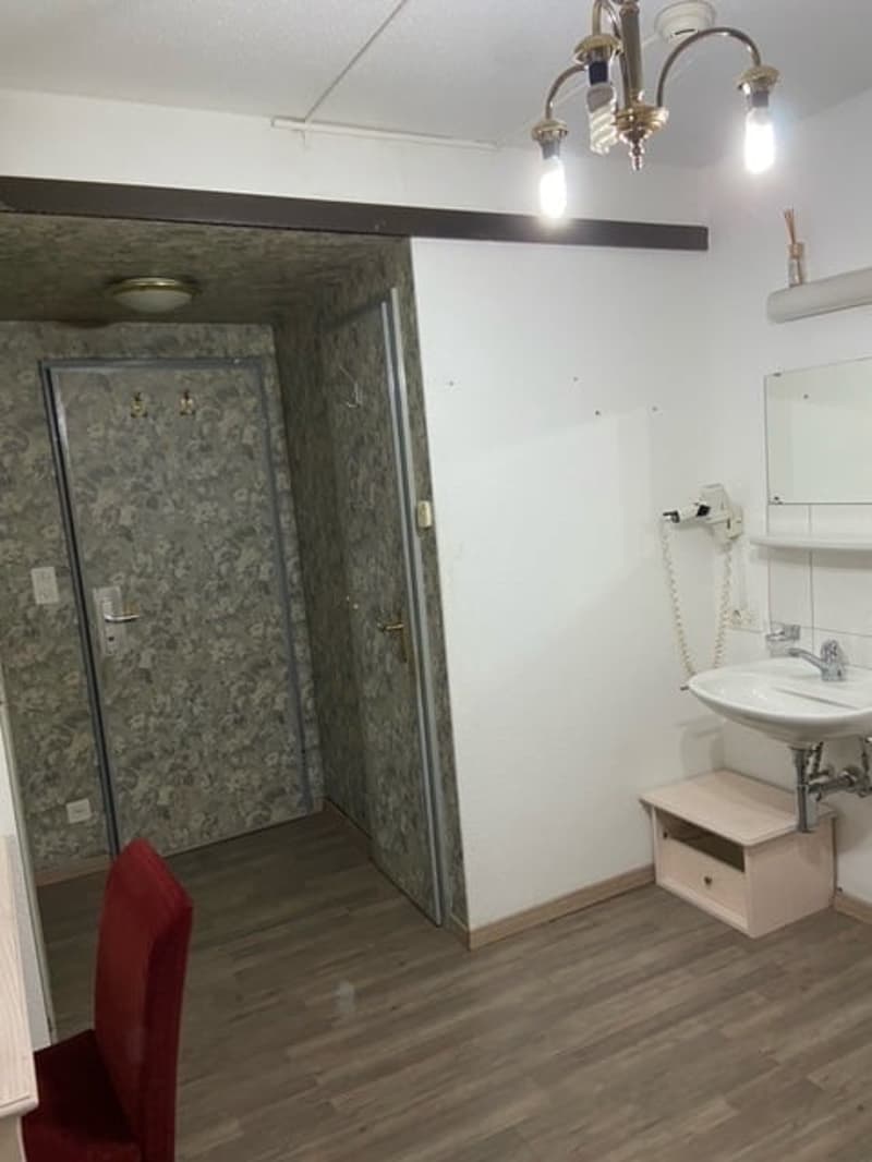 Chambre d'hôtel meublée et abordable à louer (3)