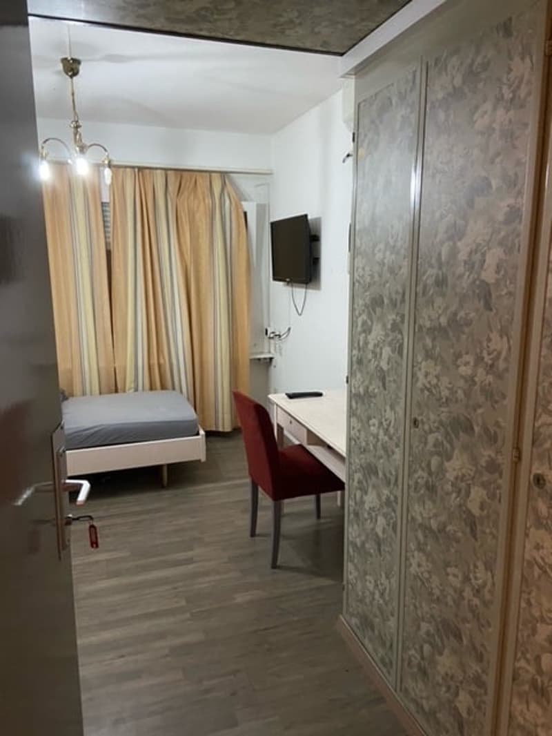 Chambre d'hôtel meublée et abordable à louer (2)
