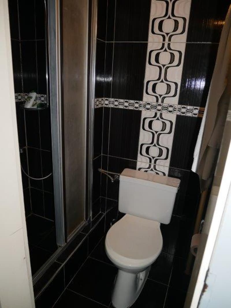 Chambre d'hôtel meublée et abordable à louer (4)