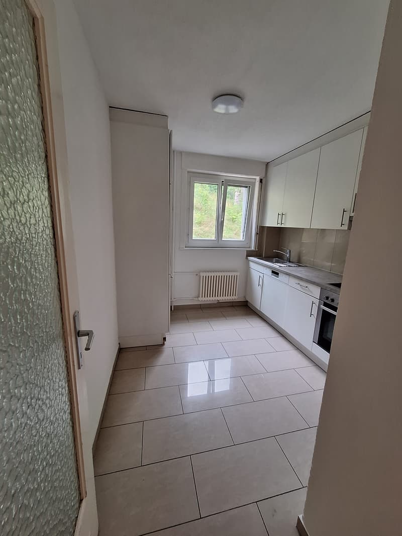 Ampio appartamento di 4.5 locali con balcone a Le Locle (9)