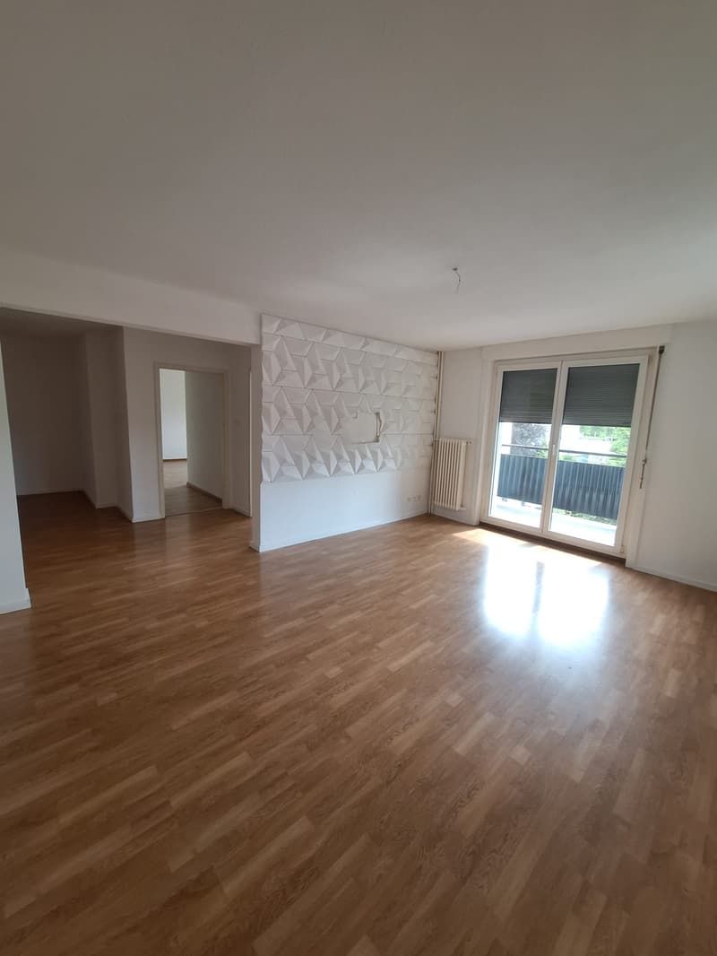 Ampio appartamento di 4.5 locali con balcone a Le Locle (4)
