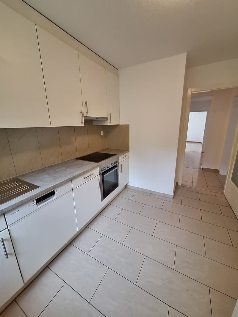 Ampio appartamento di 4.5 locali con balcone a Le Locle (8)