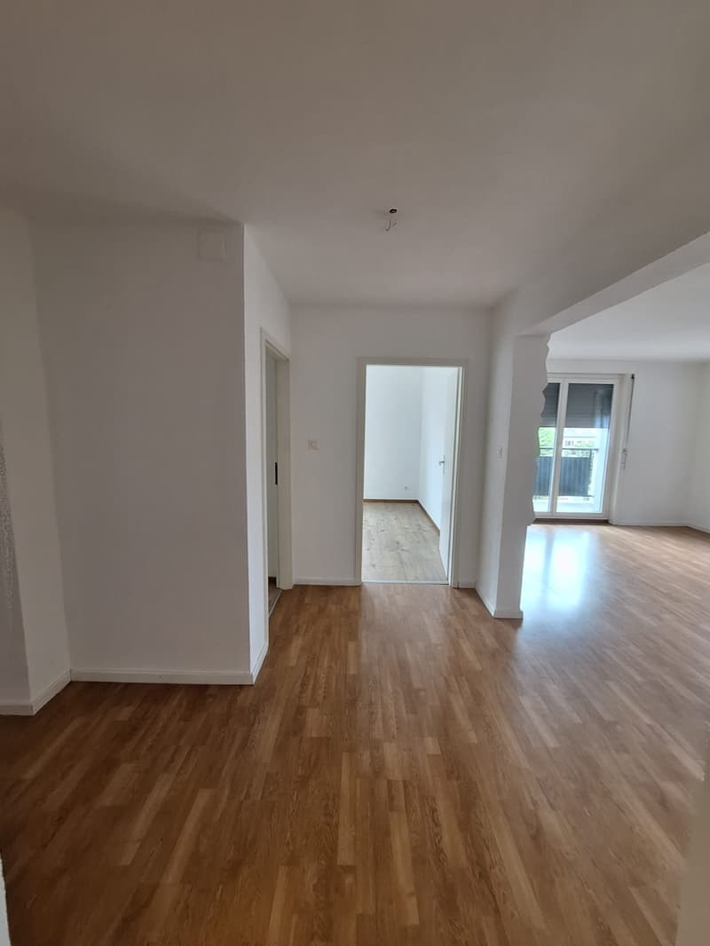 Ampio appartamento di 4.5 locali con balcone a Le Locle (5)
