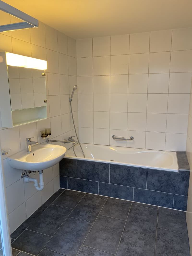 Bright 3.5-room apartment with balcony and view in Courrendlin (5)