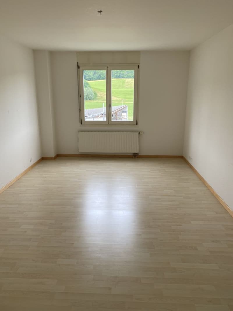 Bright 3.5-room apartment with balcony and view in Courrendlin (2)
