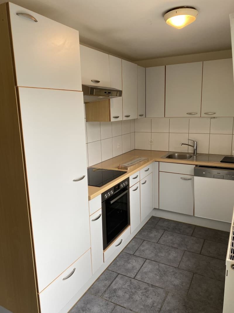 Bright 3.5-room apartment with balcony and view in Courrendlin (3)