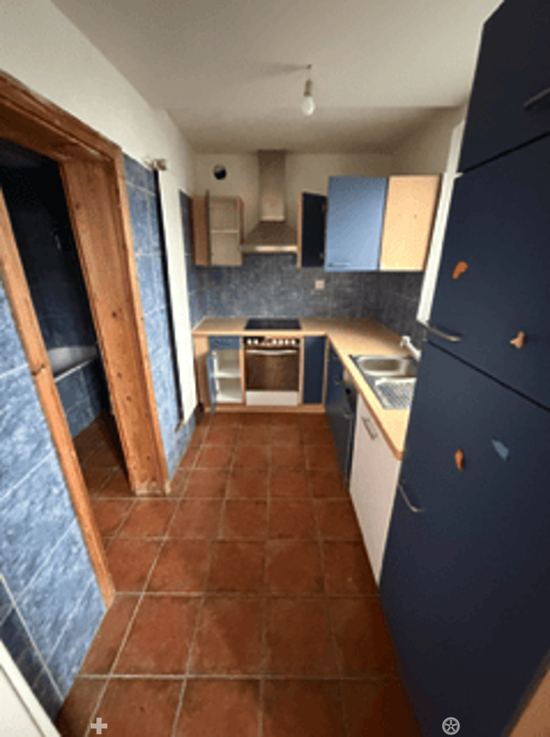 blue tiles, brown tiles, blue cabinets, sink, oven, washing machine