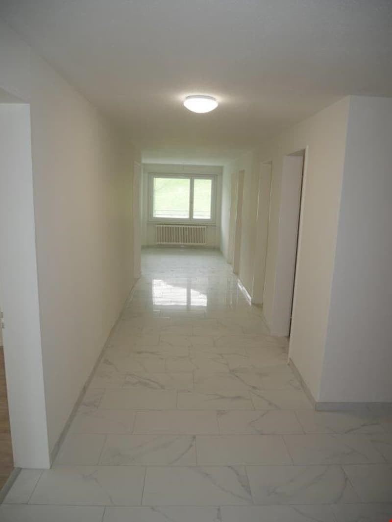Moderne 3.5-Zimmer-Wohnung mit Bergblick in Glarus (9)