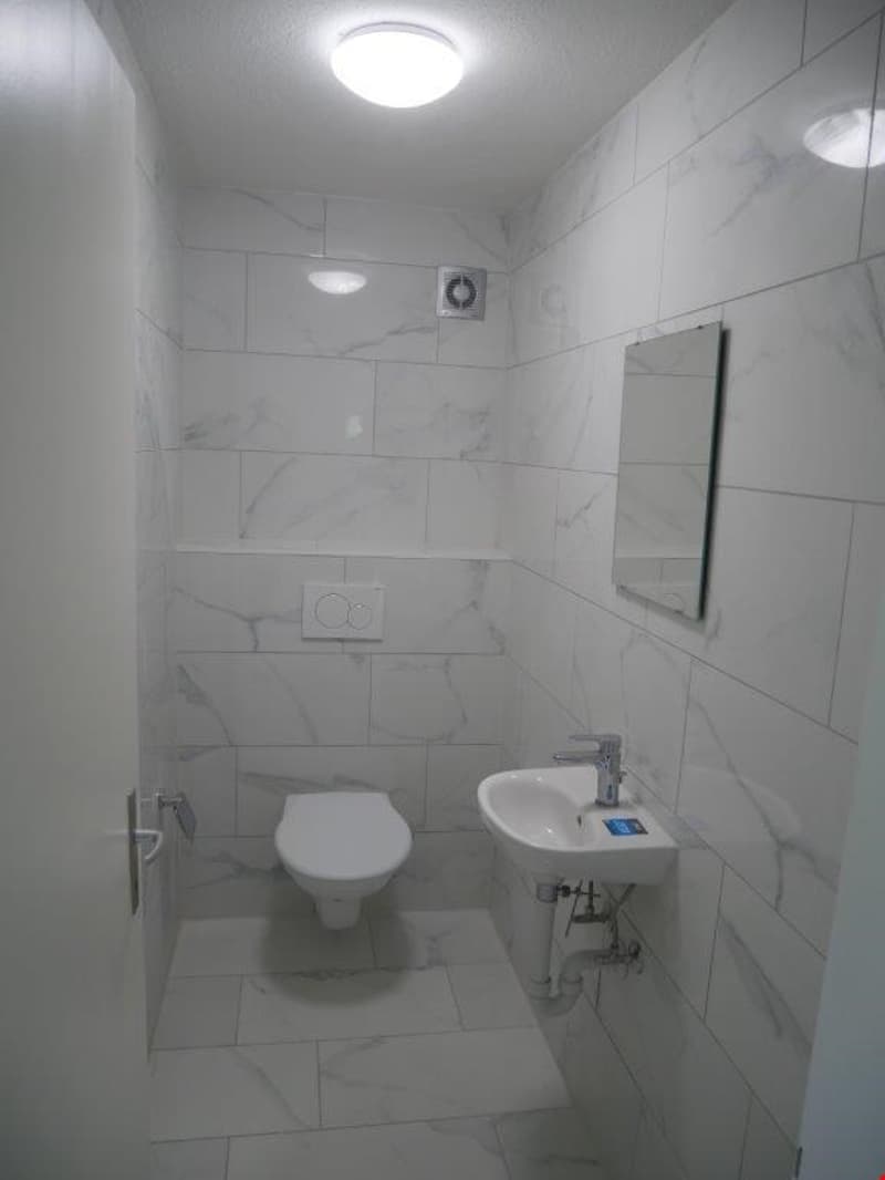 Moderne 3.5-Zimmer-Wohnung mit Bergblick in Glarus (3)