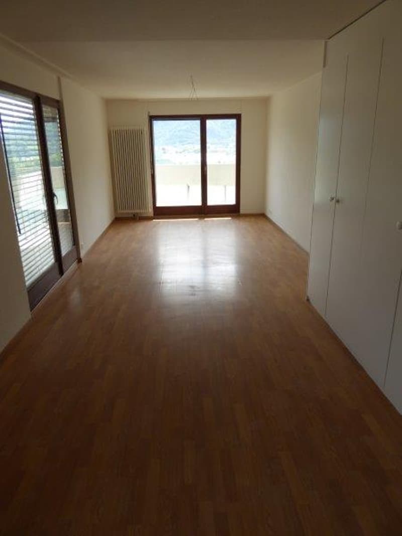 Geräumige 4-Zimmer-Wohnung mit Balkon und Garage in Sierre (1)