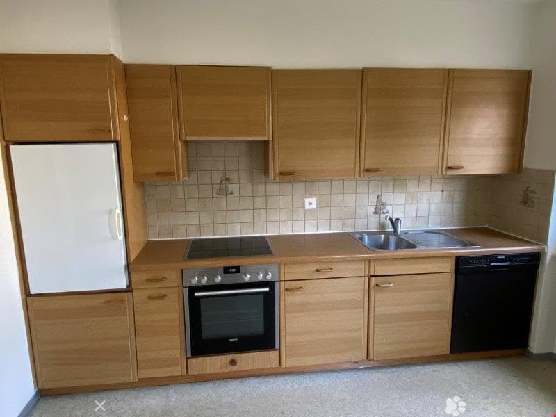 modern kitchen with tile backsplash, stainless steel sink, wooden cabinets, integrated dishwasher, refrigerator, and gas stove