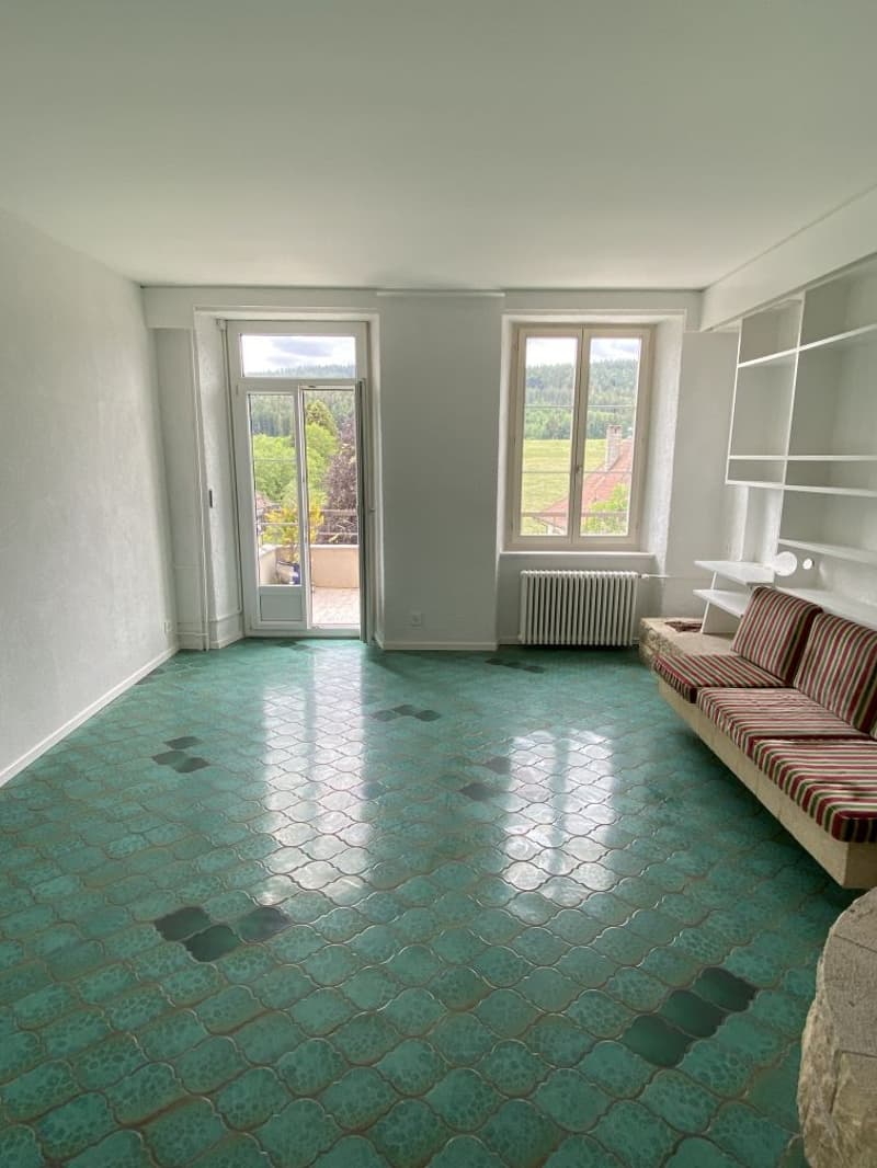 Affascinante appartamento di 3,5 locali con balcone a Tramelan (2)