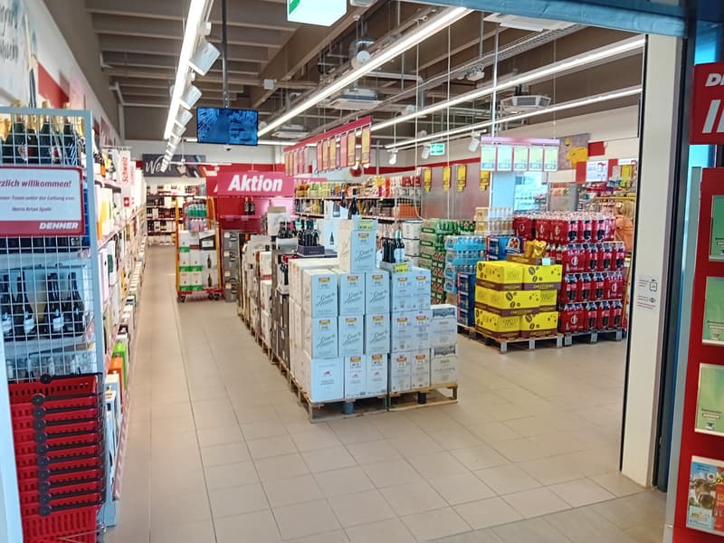 Centre commercial moderne avec des locataires très stables et un grand potentiel (14)