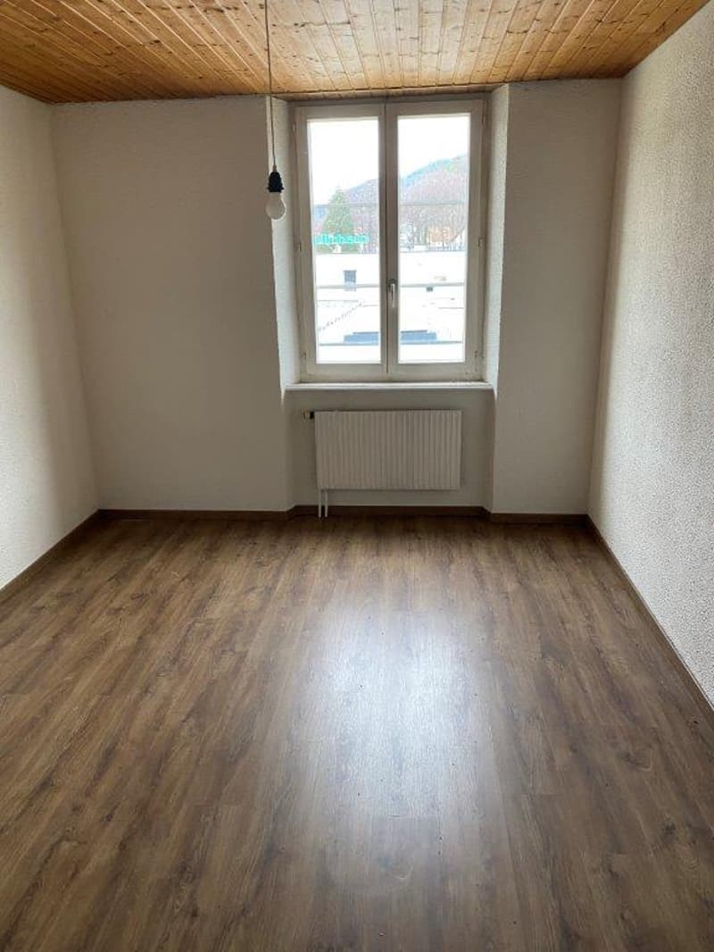 Incantevole appartamento di 2.5 locali a Moutier! Un affitto offerto! (4)