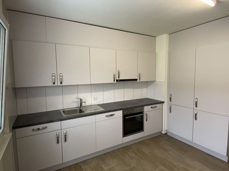 Appartement moderne 3.5 pièces avec balcon et vue panoramique à Biasca (3)