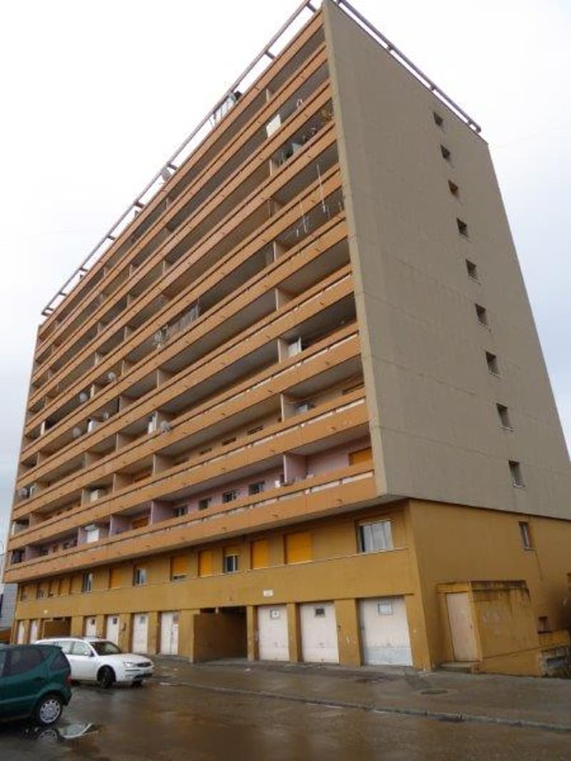 Charming 2.5-room apartment with balcony in La Chaux-de-Fonds (8)