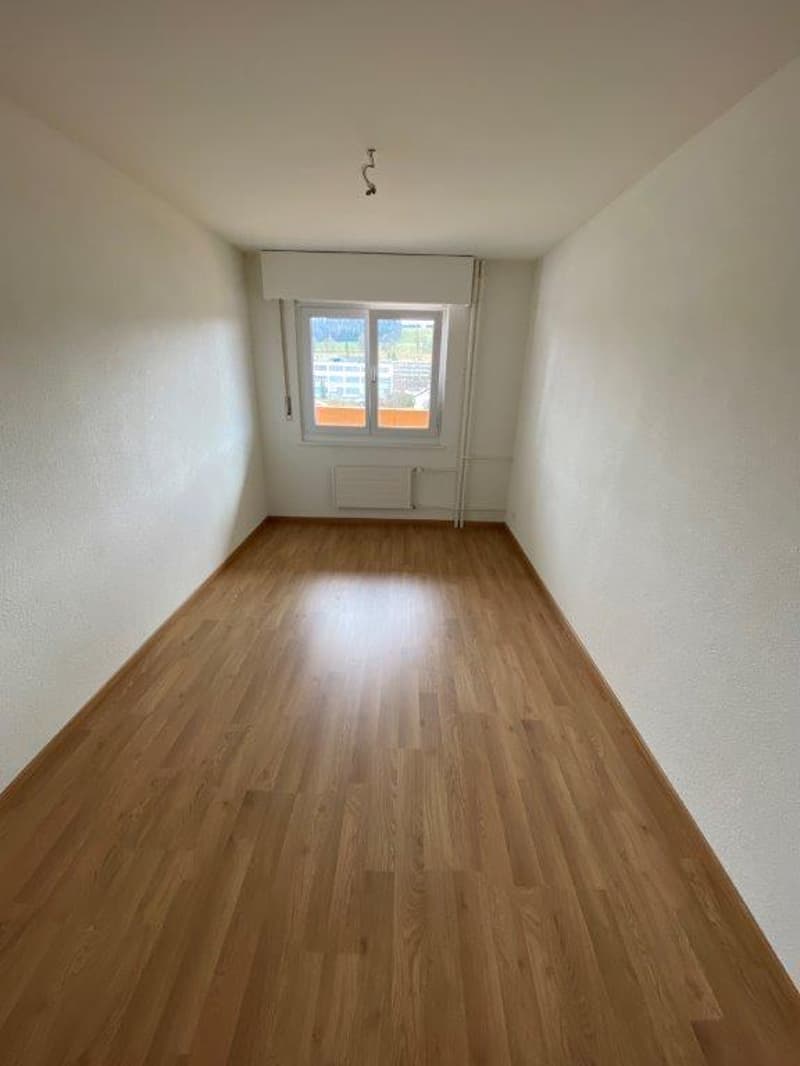 Charming 2.5-room apartment with balcony in La Chaux-de-Fonds (3)