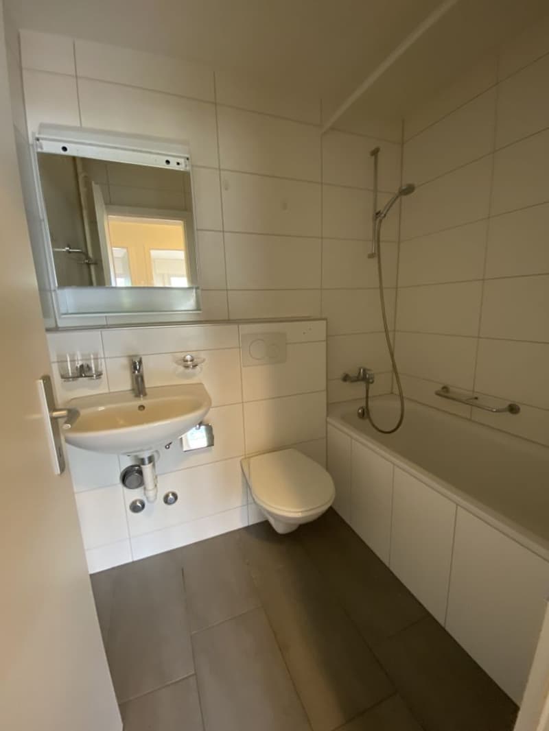 Modern 3.5-room apartment with balcony in La Chaux-de-Fonds (3)