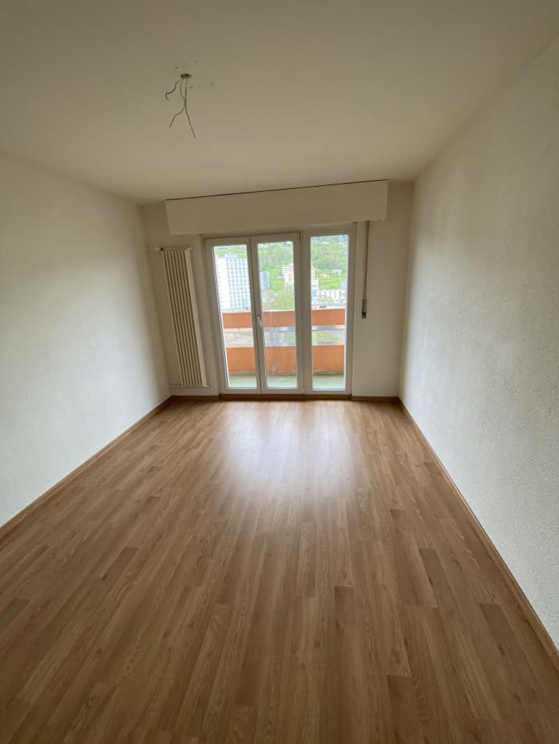 Modern 3.5-room apartment with balcony in La Chaux-de-Fonds (5)