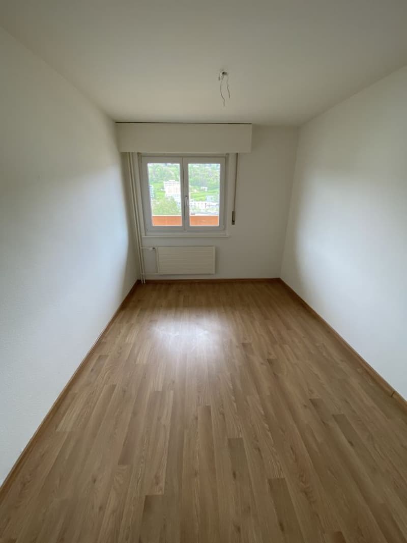 Modern 3.5-room apartment with balcony in La Chaux-de-Fonds (4)