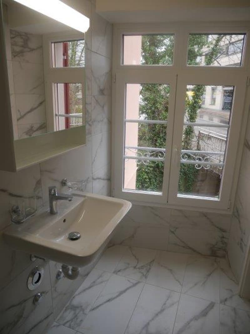 Renovated and modern office with shower for rent (6)