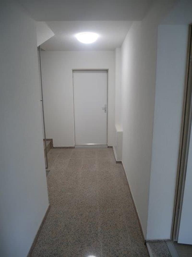 Renovated and modern office with shower for rent (4)