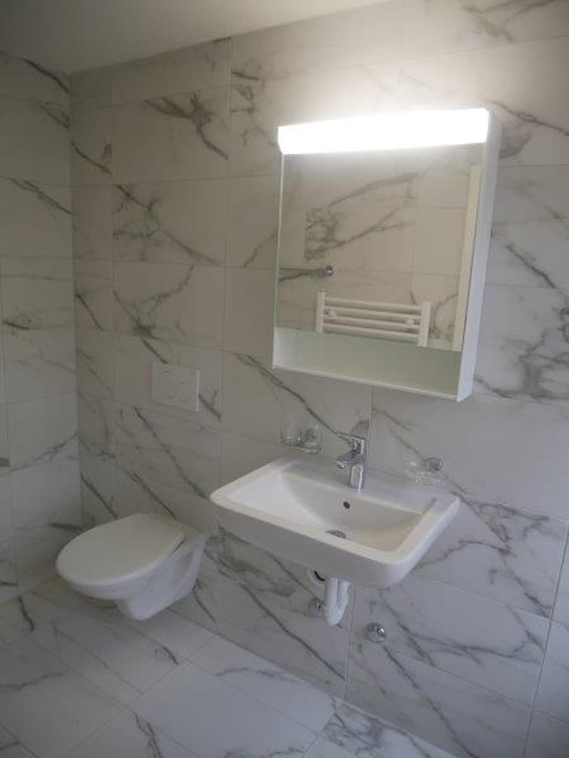 Renovated and modern office with shower for rent (5)