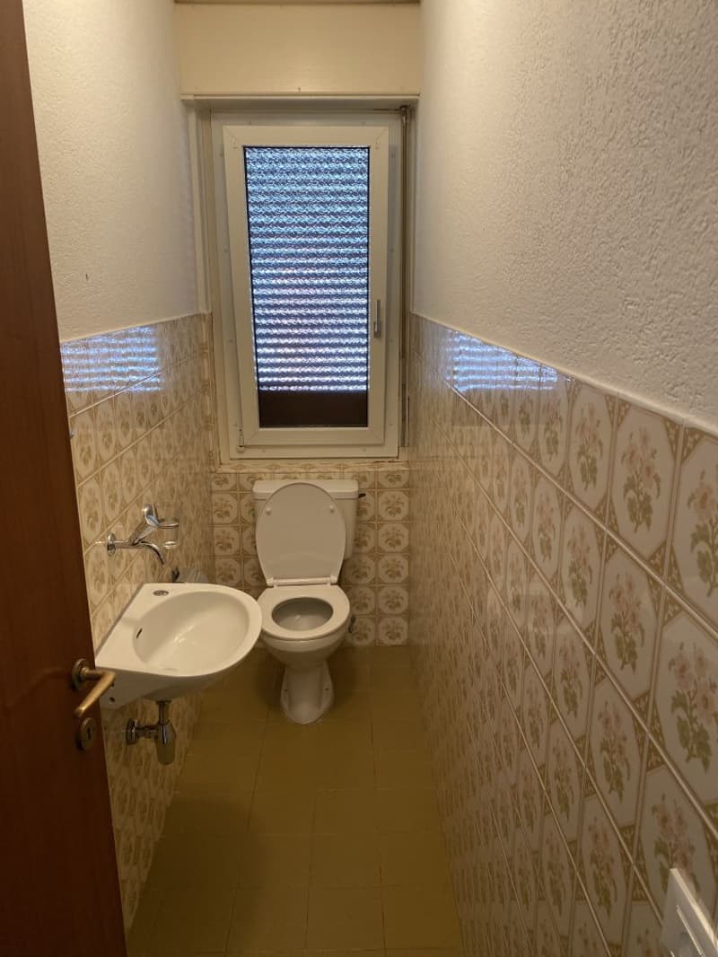 Spacious 4.5-Room Apartment with Stunning Mountain Views in Biasca (6)
