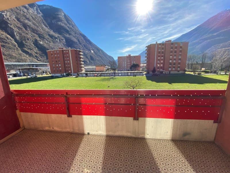 Appartement spacieux de 4,5 pièces avec vue panoramique à Biasca (9)