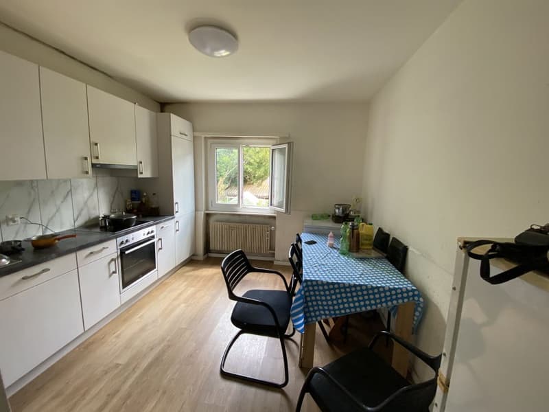 Charmanter Apartment mit 4.5 Zimmern und Balkon in Sierre (4)
