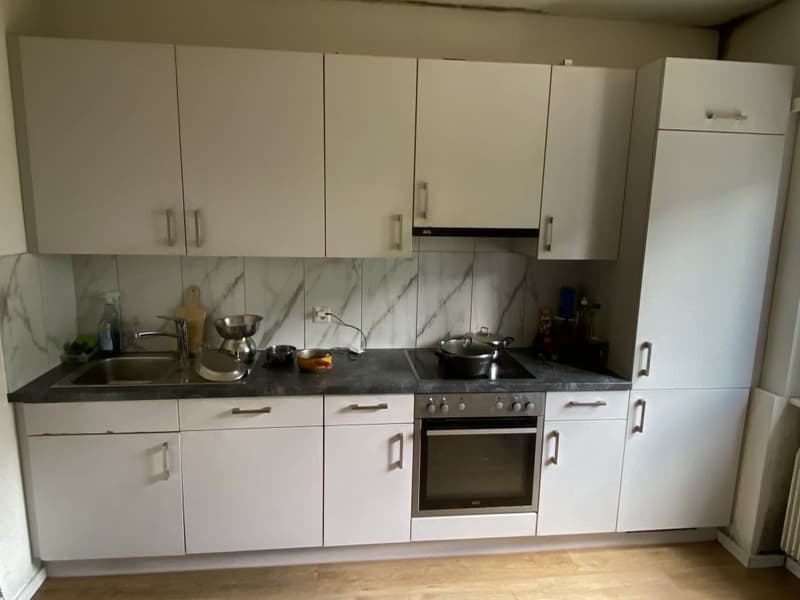 Charmanter Apartment mit 4.5 Zimmern und Balkon in Sierre (3)