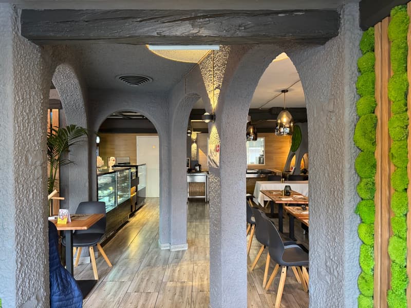 Locale commerciale ideale per caffetteria/ristorante a Sierre (3)