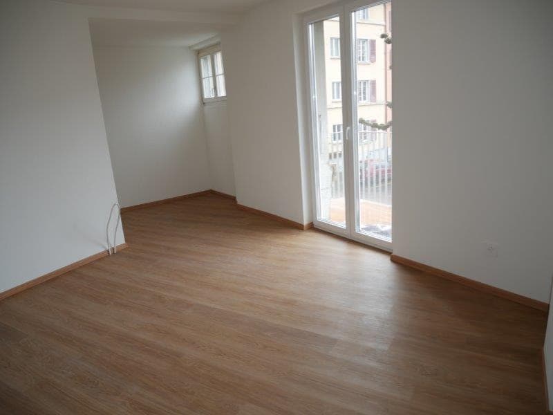 Appartement lumineux 2.5 pièces avec balcon à Biel/Bienne (5)
