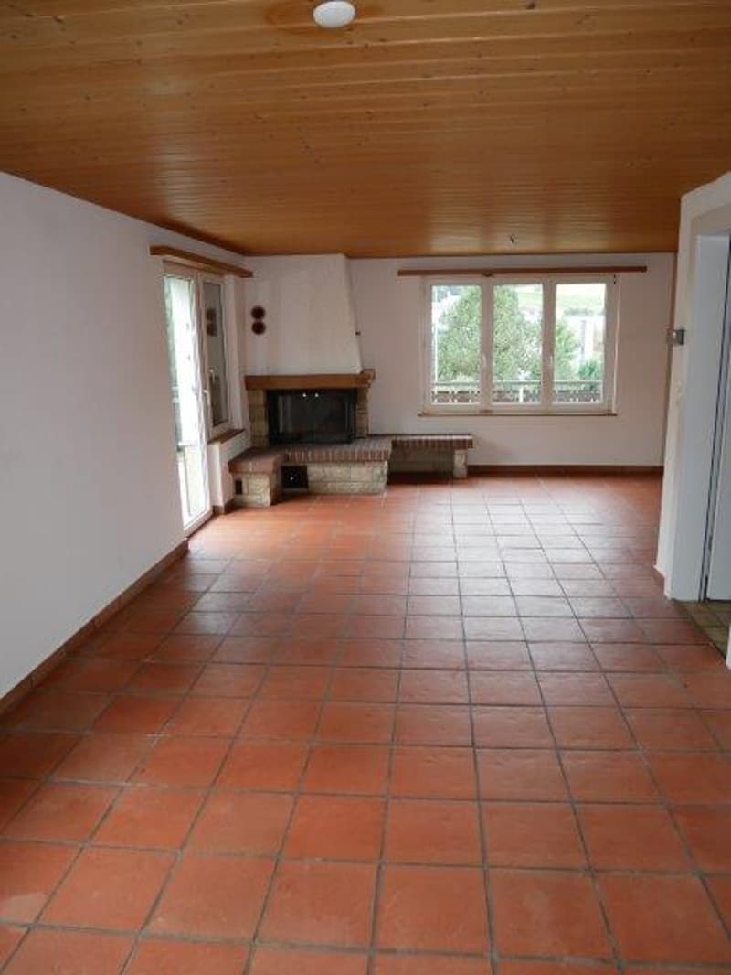 Charmante 4.5-Zimmer-Maisonette-Wohnung mit Balkon und Kamin in Ulisbach (5)