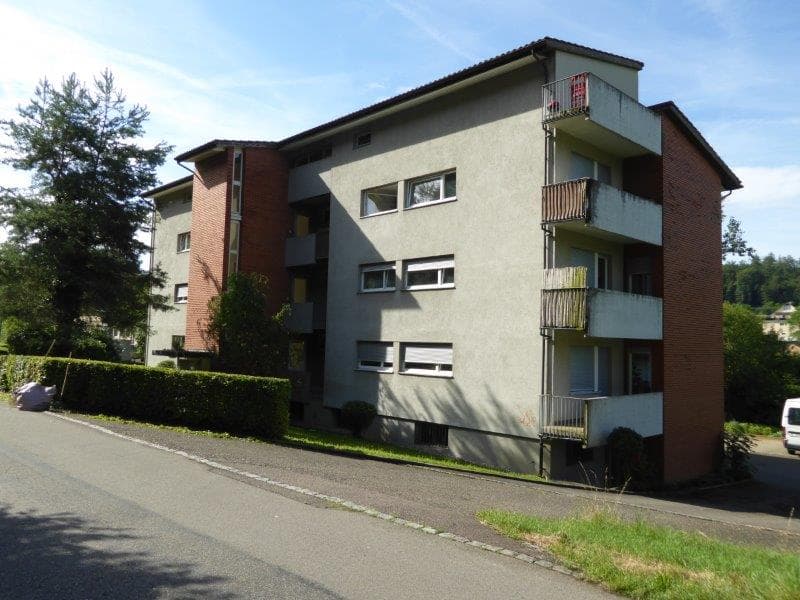 Schönes und angenehmes Zimmer an ruhige Lage zu vermieten (2)