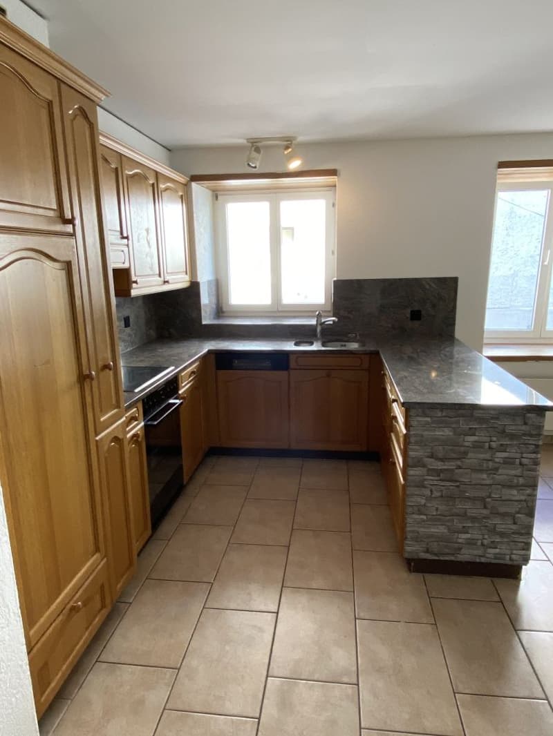 Gross und gemütliche 3.5-Zimmer-Wohnung mit Balkon in Rekingen AG (2)