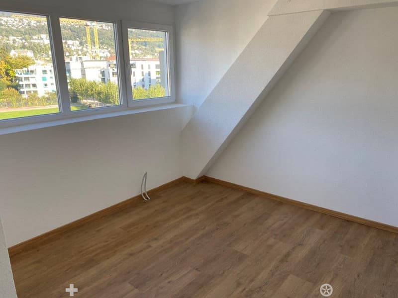 Charmante 2-Zimmer-Dachwohnung an der Madretschstrasse in Biel/Bienne (6)