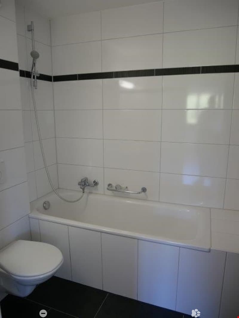 Moderne 3.5-Zimmer-Wohnung mit Balkon in Biel/Bienne (6)