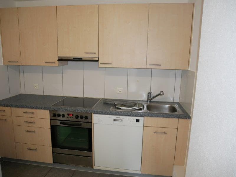 Weiträumige und helle 2.5 Zimmerwohnung zu vermieten (2)