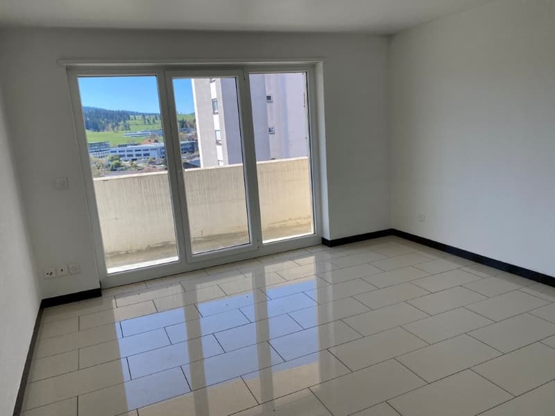 Appartement moderne de 4.5 pièces avec balcon et vue panoramique – La Chaux-de-Fonds (1)
