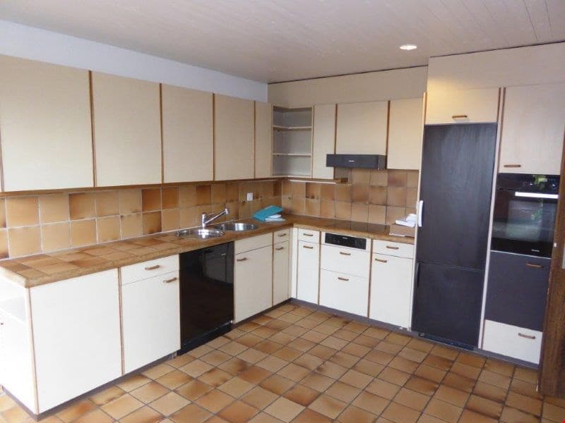 Geräumige 6-Zimmer-Wohnung mit Balkon und schöner Aussicht in Kerzers (4)