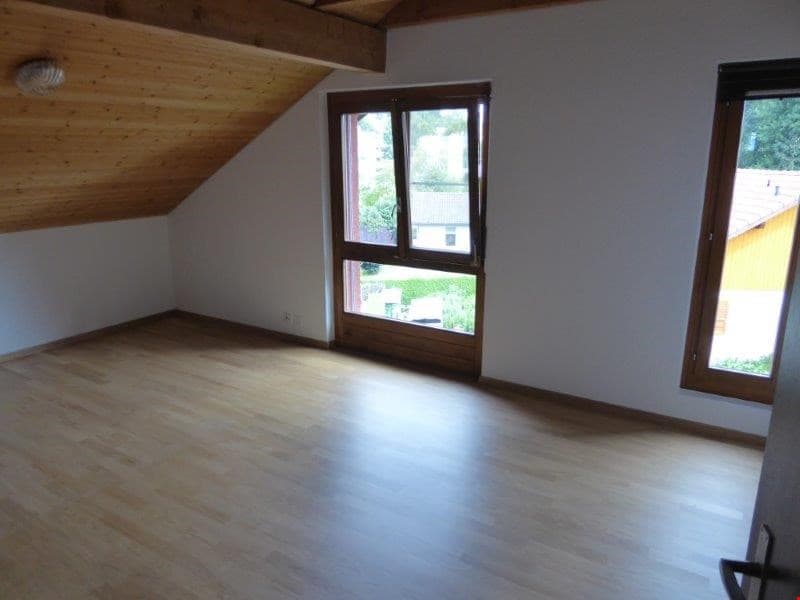 Geräumige 6-Zimmer-Wohnung mit Balkon und schöner Aussicht in Kerzers (9)