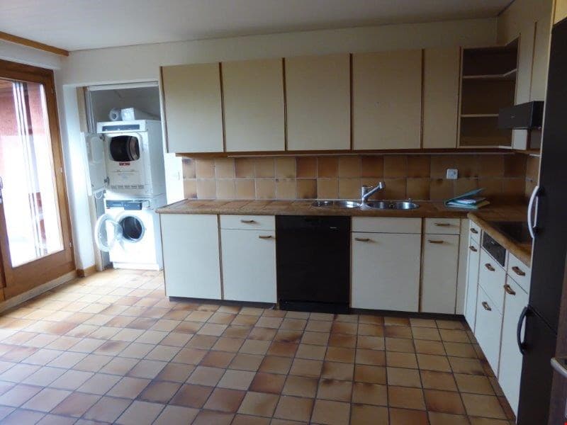 Geräumige 6-Zimmer-Wohnung mit Balkon und schöner Aussicht in Kerzers (3)