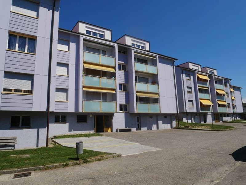 Appartement moderne de 2.5 pièces à Courtepin – Vue agréable et cadre paisible (1)