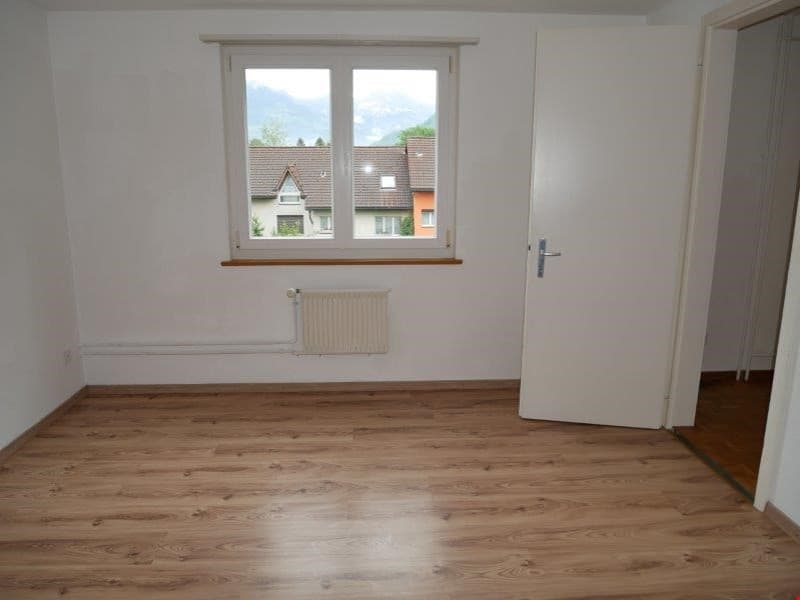 Helle 2-Zimmer-Wohnung mit Balkon und Bergblick in Bilten (6)