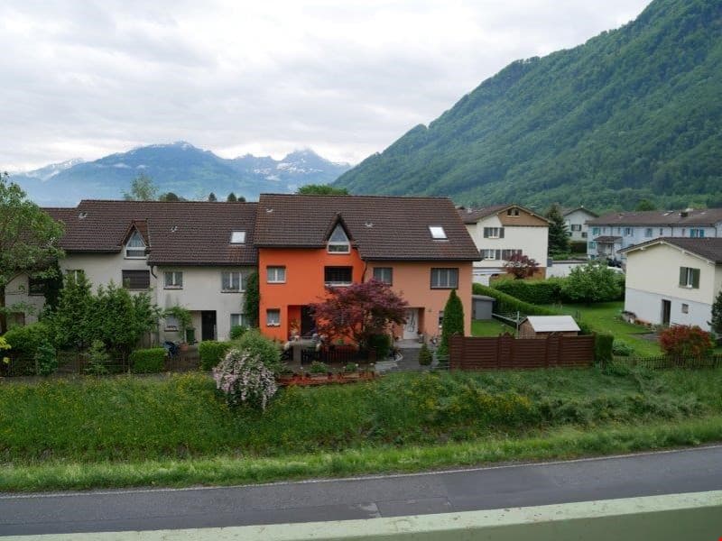 Helle 2-Zimmer-Wohnung mit Balkon und Bergblick in Bilten (4)