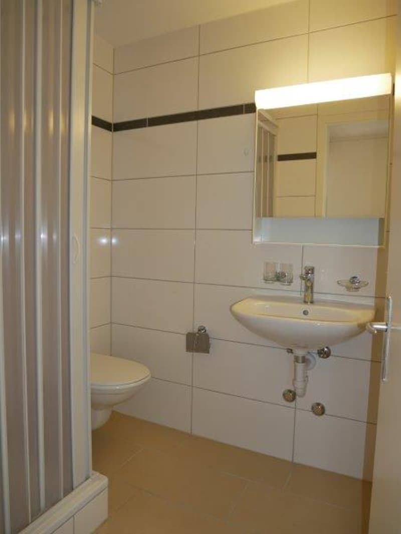 Helle 2-Zimmer-Wohnung mit Balkon und Bergblick in Bilten (8)