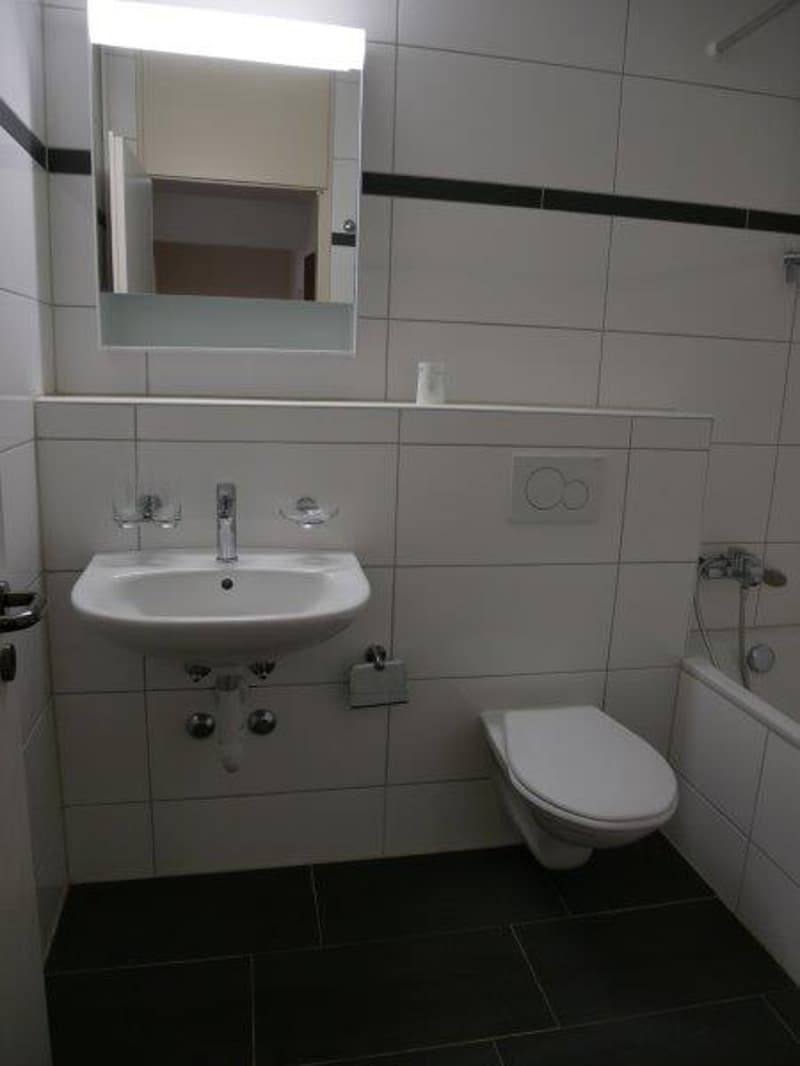 Helle 2.5-Zimmer-Wohnung mit Balkon und Lift in Basel (8)