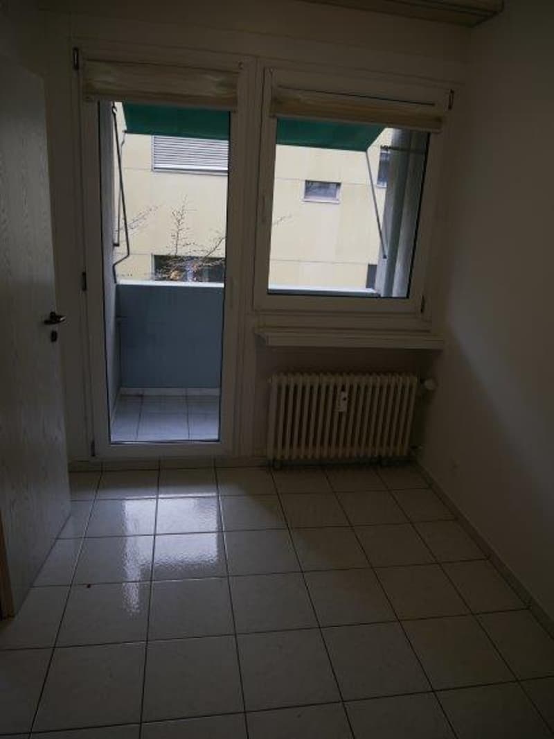 Helle 2.5-Zimmer-Wohnung mit Balkon und Lift in Basel (3)